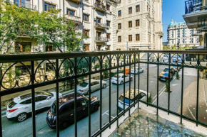 Azneft Square Deluxe Apartment